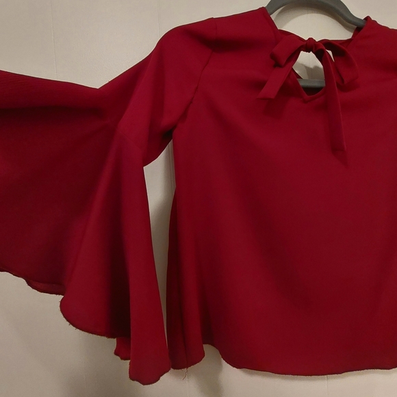 🌟 Bell sleeve burgundy blouse - Picture 6 of 6